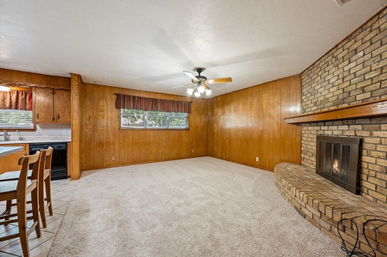 1332 Brookside Dr - Photo 4 of 17