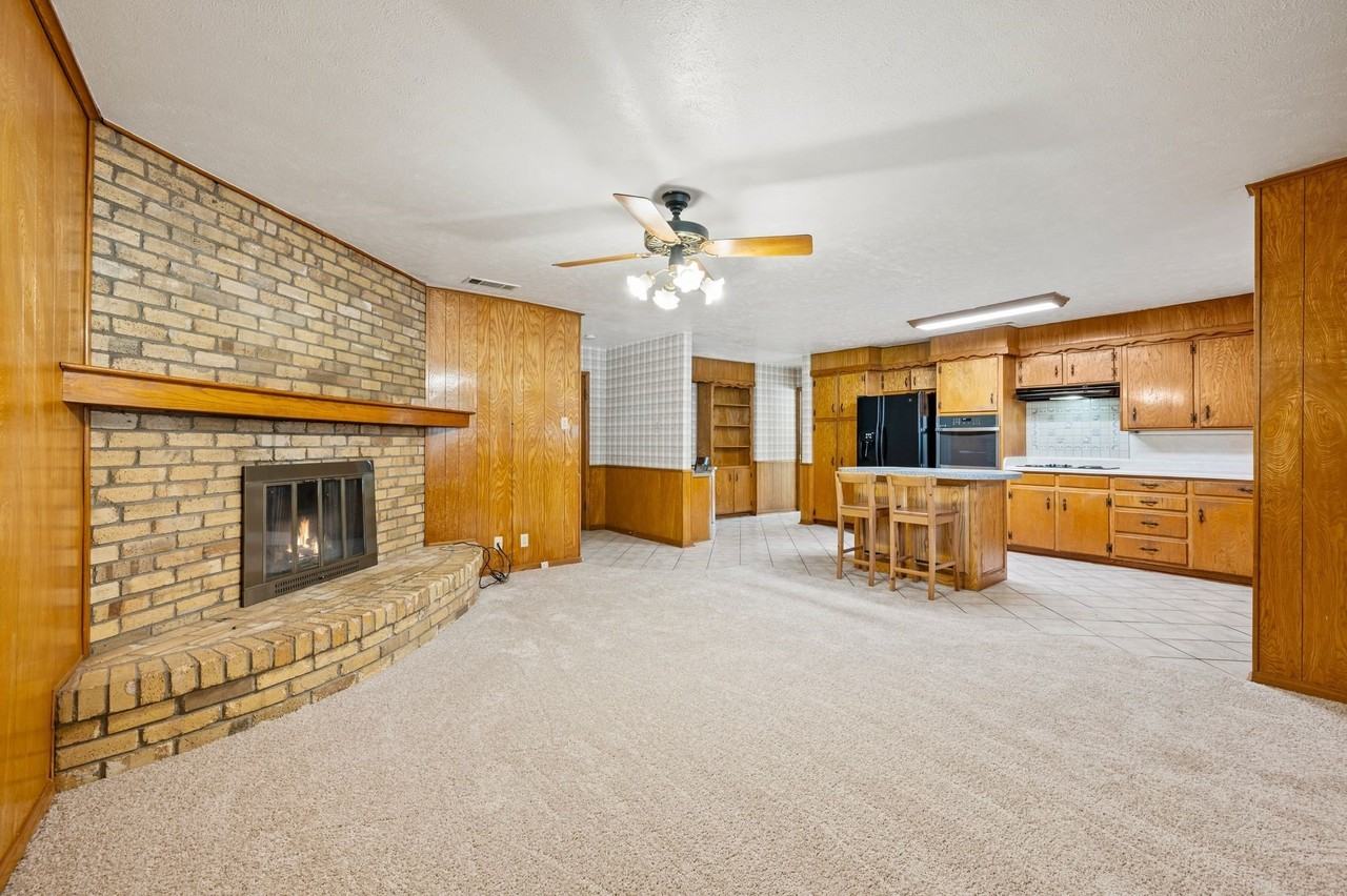 1332 Brookside Dr - Photo 5 of 17