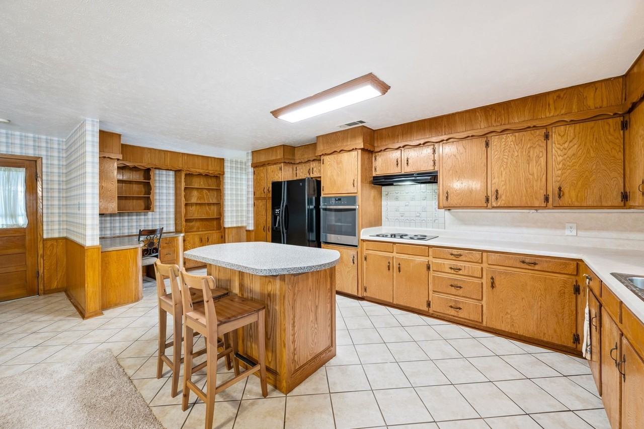 1332 Brookside Dr - Photo 6 of 17
