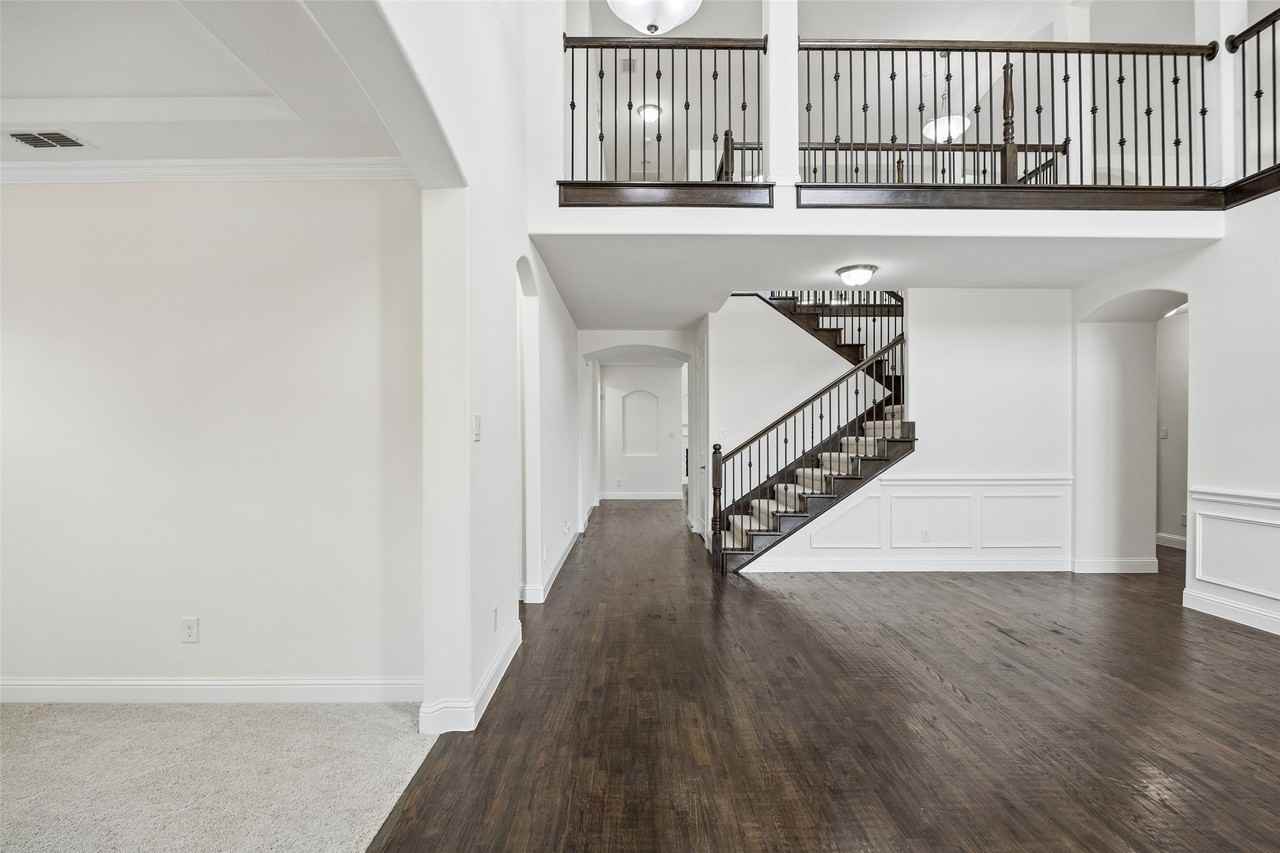 1165 Clearwater Dr - Photo 3 of 40