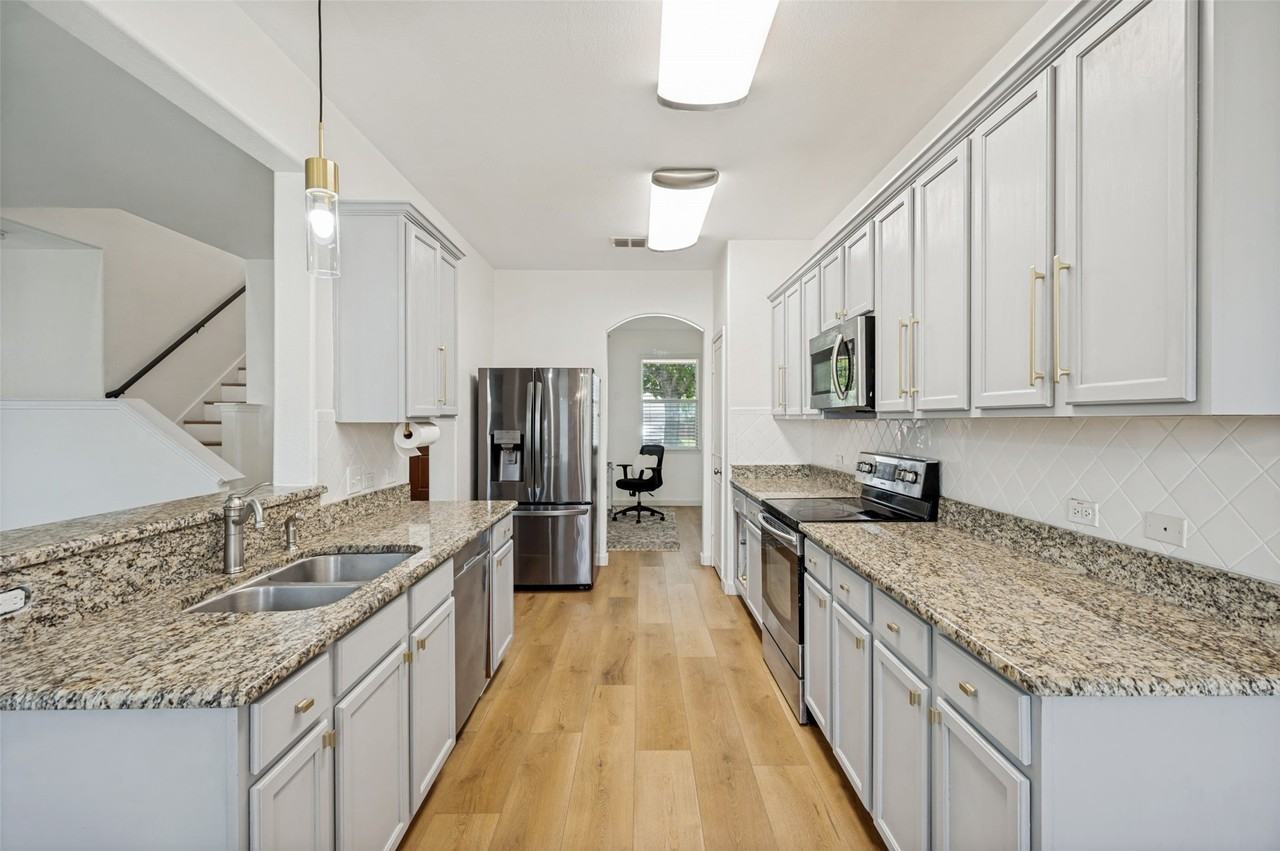 1006 Partridge Dr - Photo 2 of 14