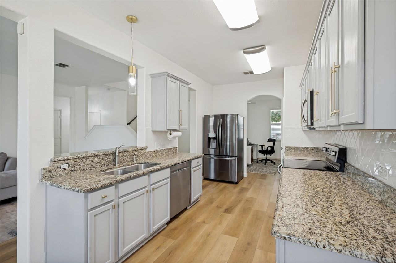 1006 Partridge Dr - Photo 3 of 14