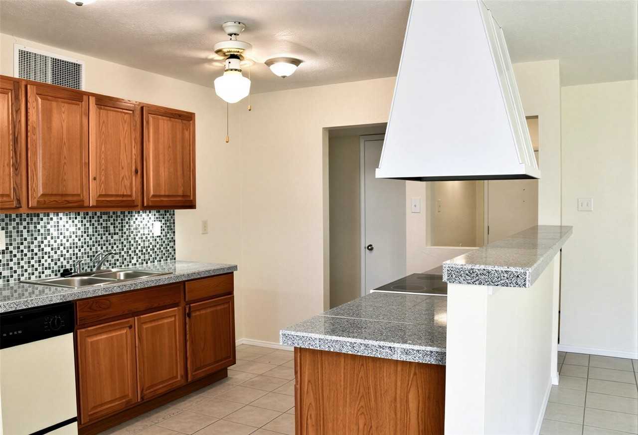1533 Santa Fe Trl - Photo 6 of 14