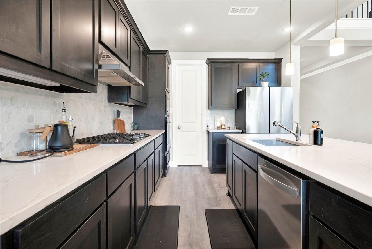 4704 Hammerstein Blvd - Photo 5 of 32