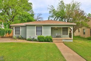 featured image of 218 College Dr