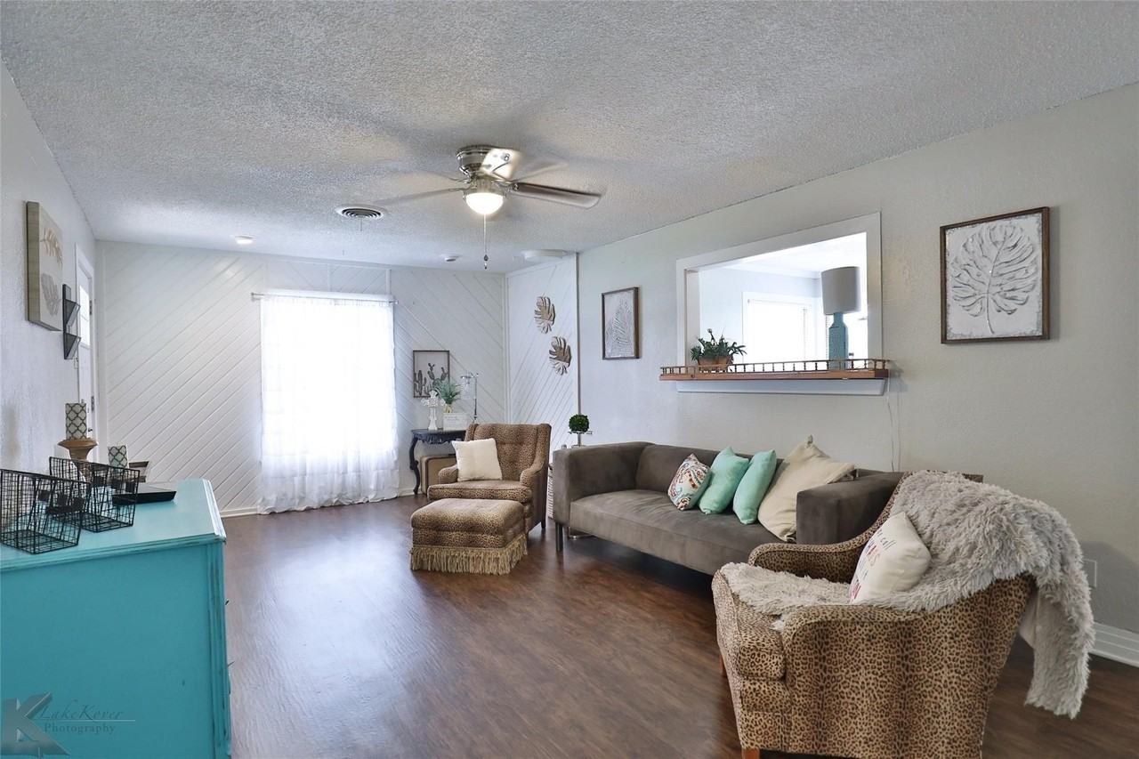 218 College Dr - Photo 3 of 19