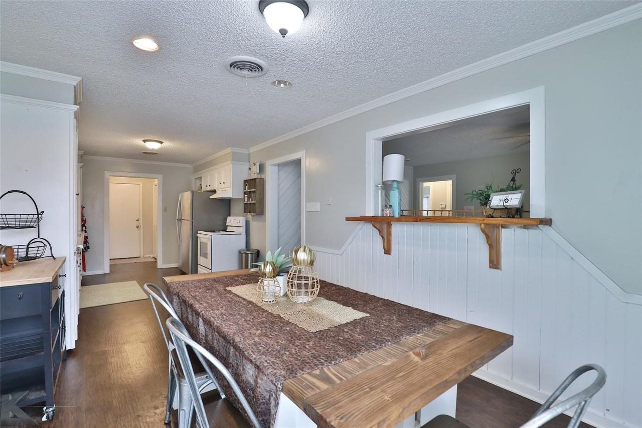 218 College Dr - Photo 6 of 19