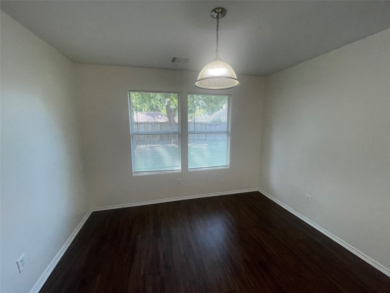 1306 Trent St - Photo 4 of 13