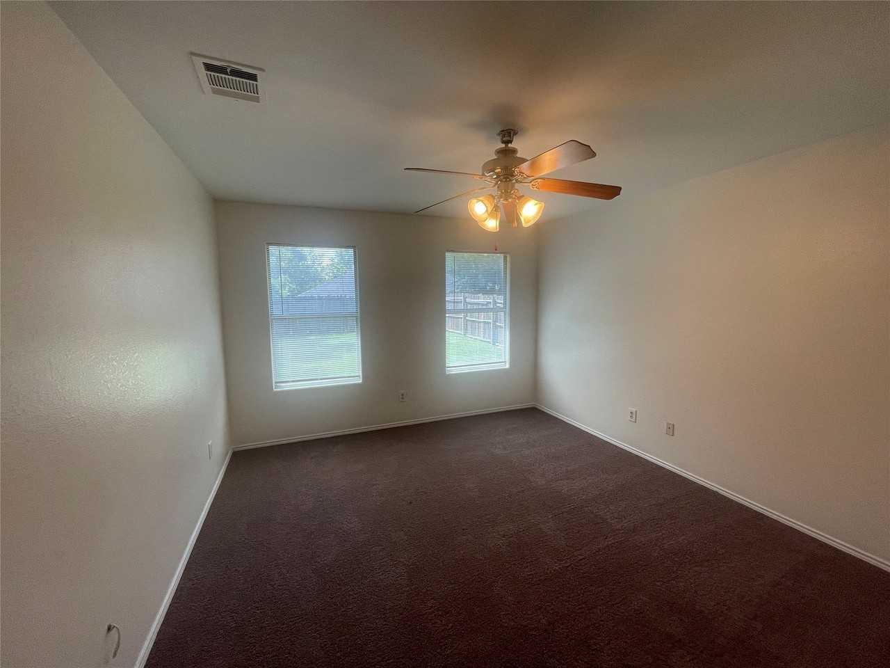 1306 Trent St - Photo 5 of 13
