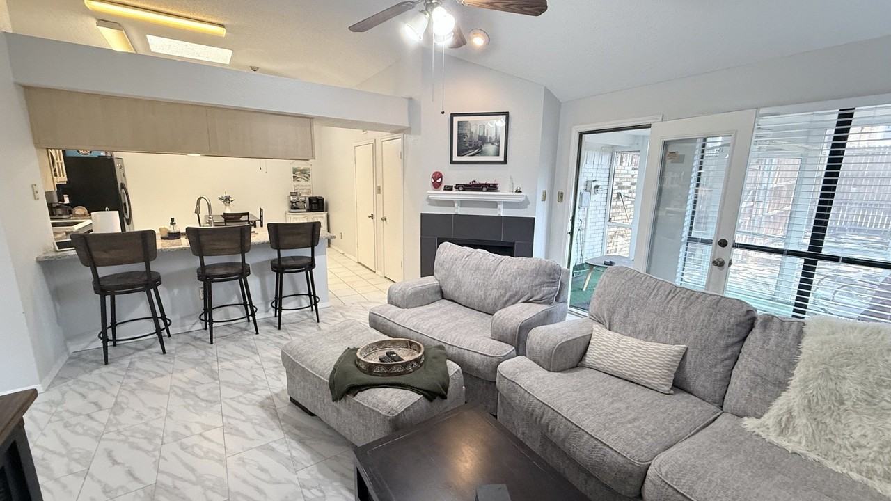 573 Grace Ln - Photo 4 of 15