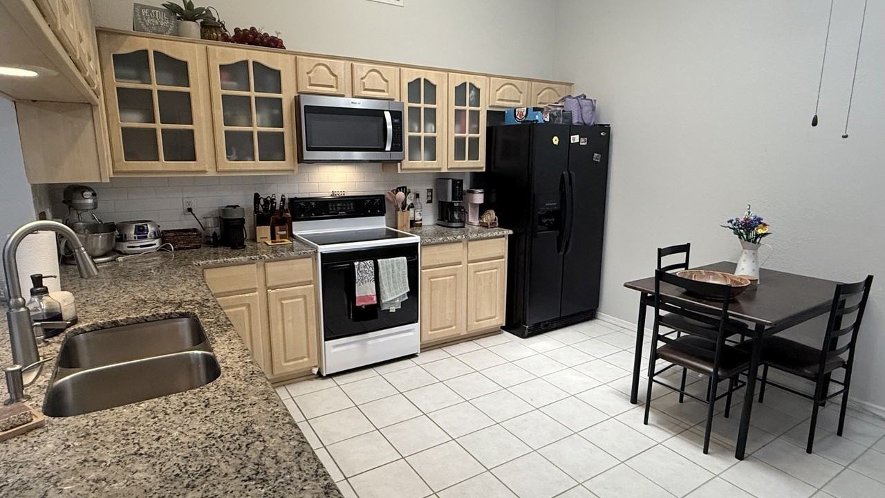 573 Grace Ln - Photo 5 of 15