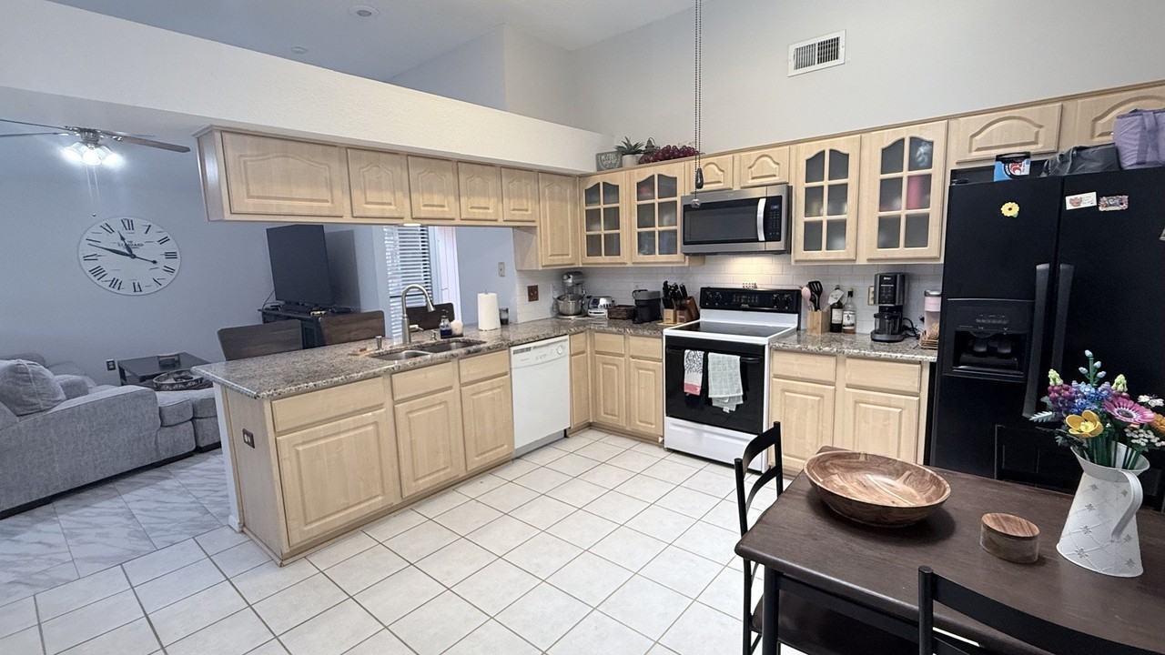 573 Grace Ln - Photo 6 of 15