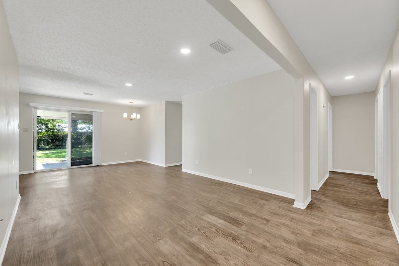 205 Collins Dr - Photo 2 of 15