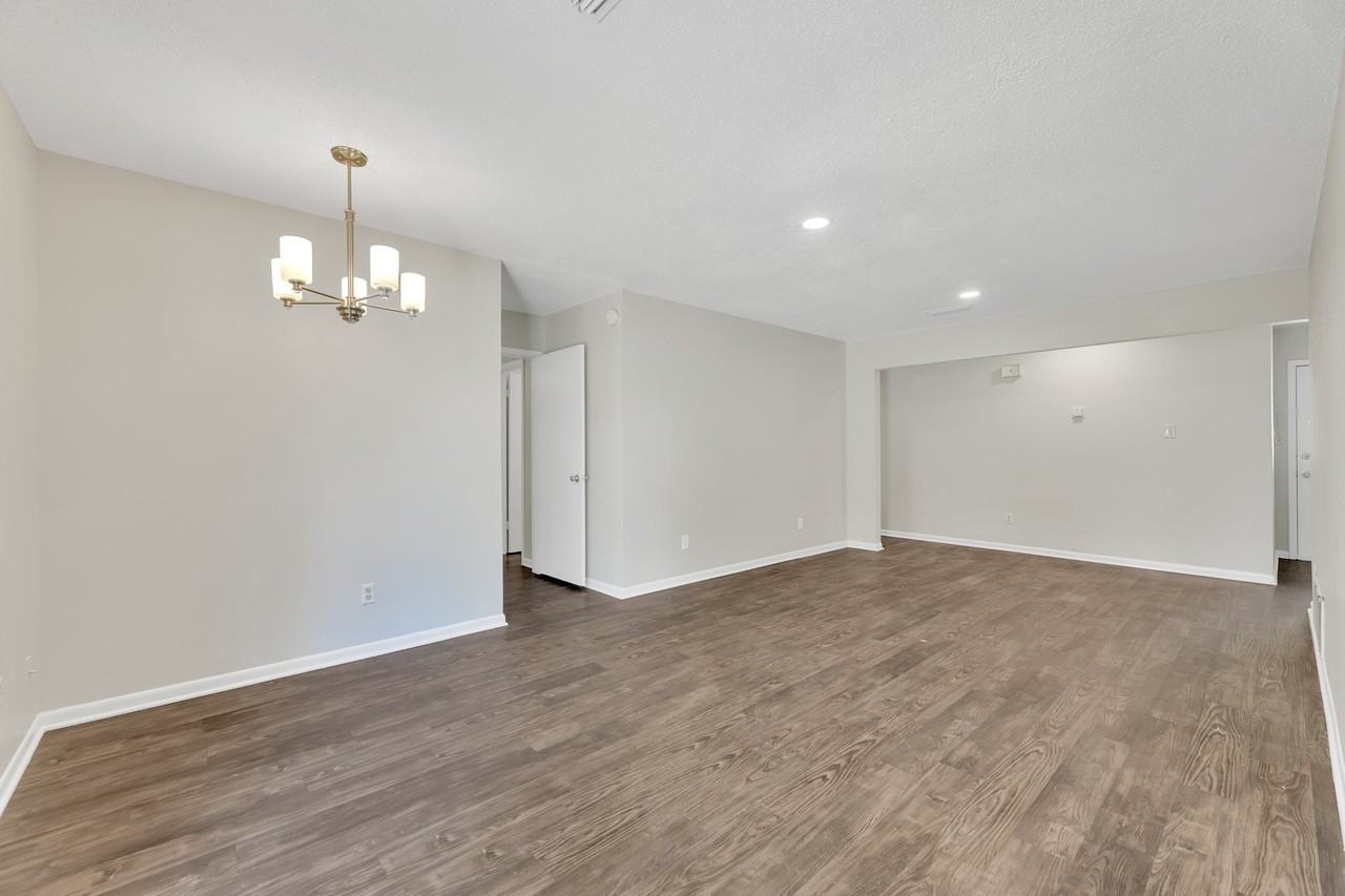 205 Collins Dr - Photo 4 of 15