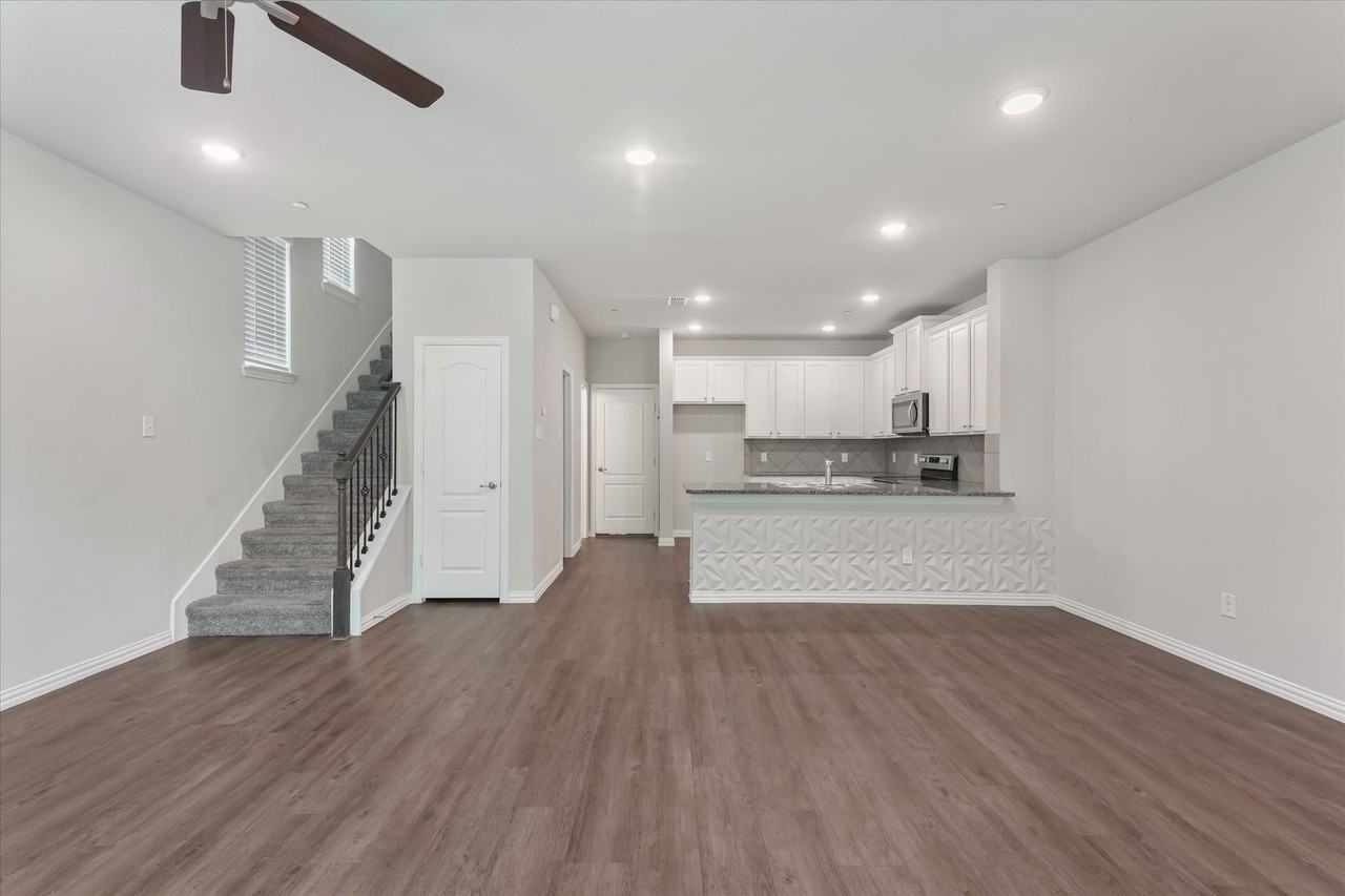 1274 Alamo Dr - Photo 3 of 21