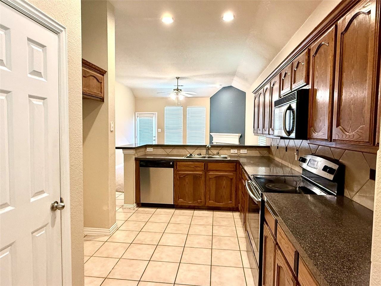 10008 Coolidge Dr - Photo 4 of 23