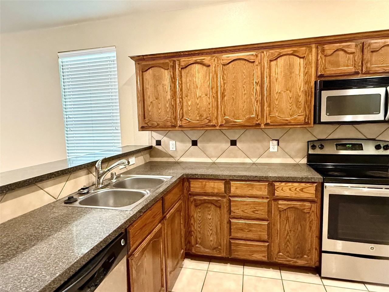 10008 Coolidge Dr - Photo 5 of 23