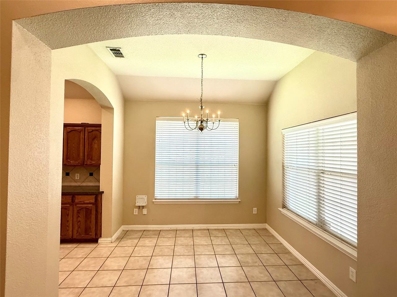 10008 Coolidge Dr - Photo 6 of 23