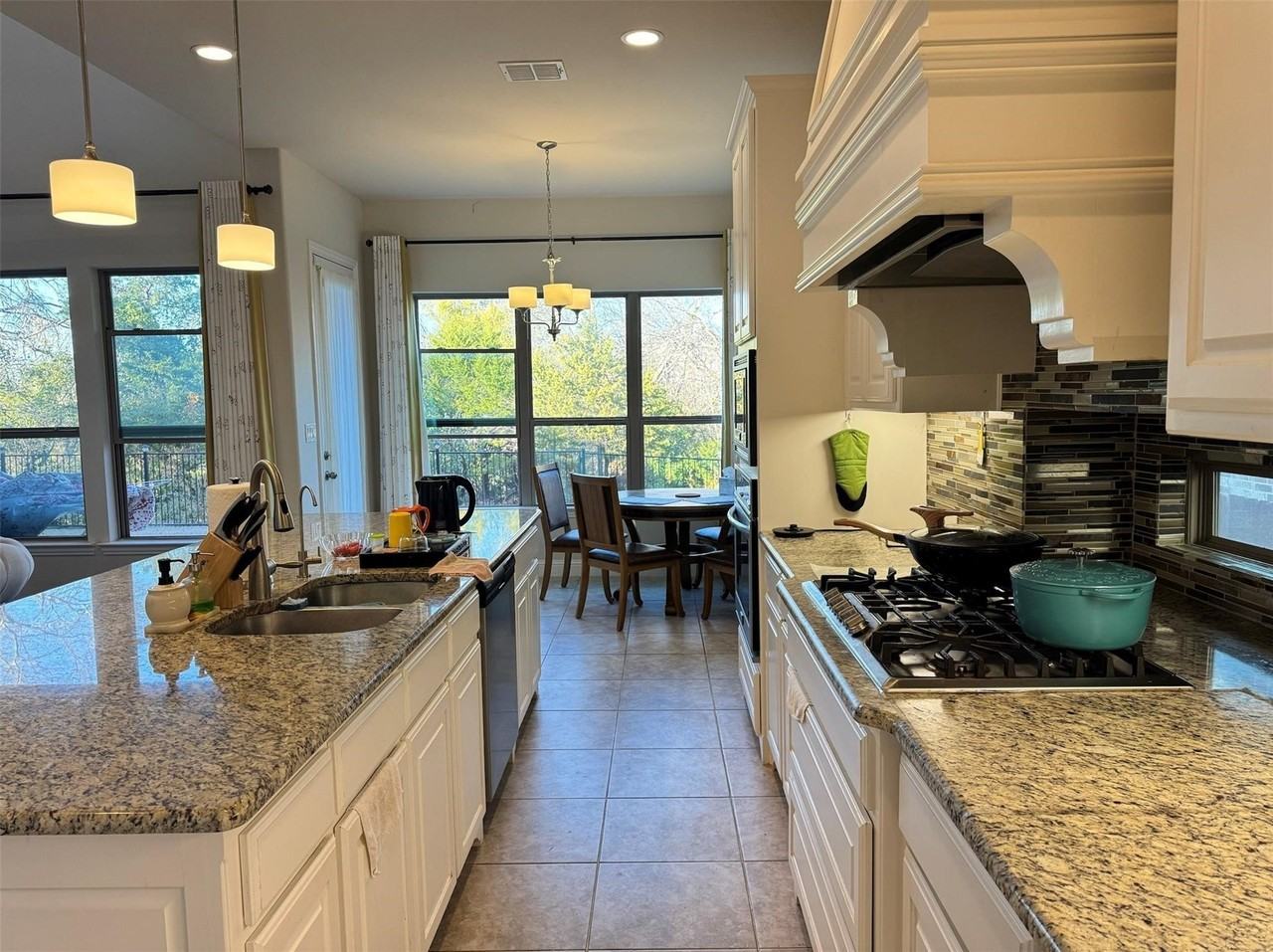 2405 Bigleaf Ct - Photo 4 of 32