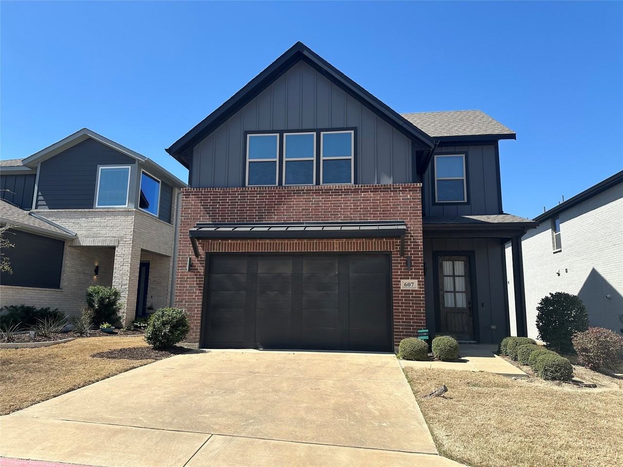 607 Bremond Dr - Photo 2 of 32