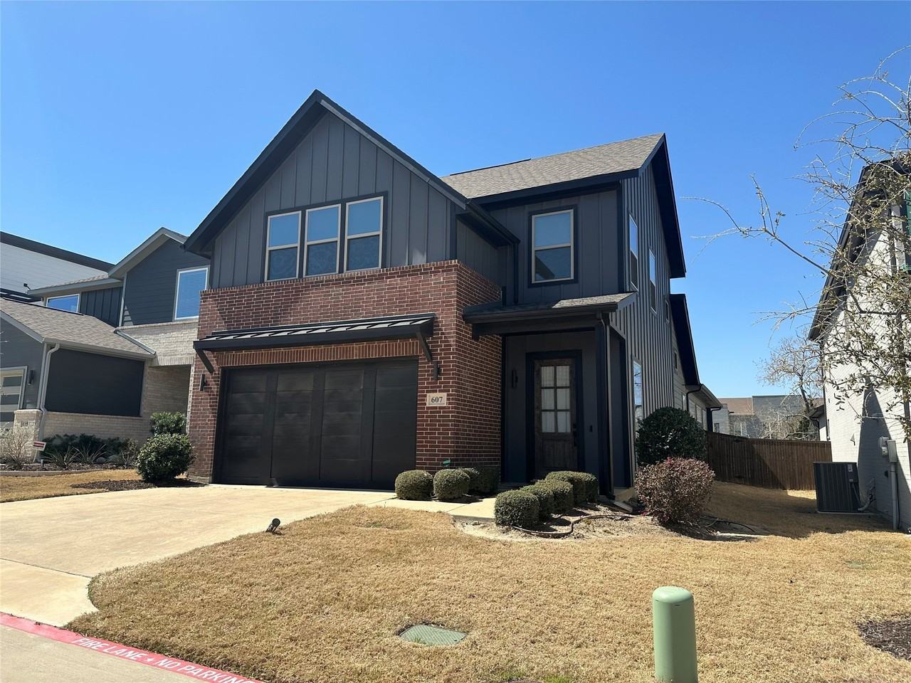 607 Bremond Dr - Photo 3 of 32