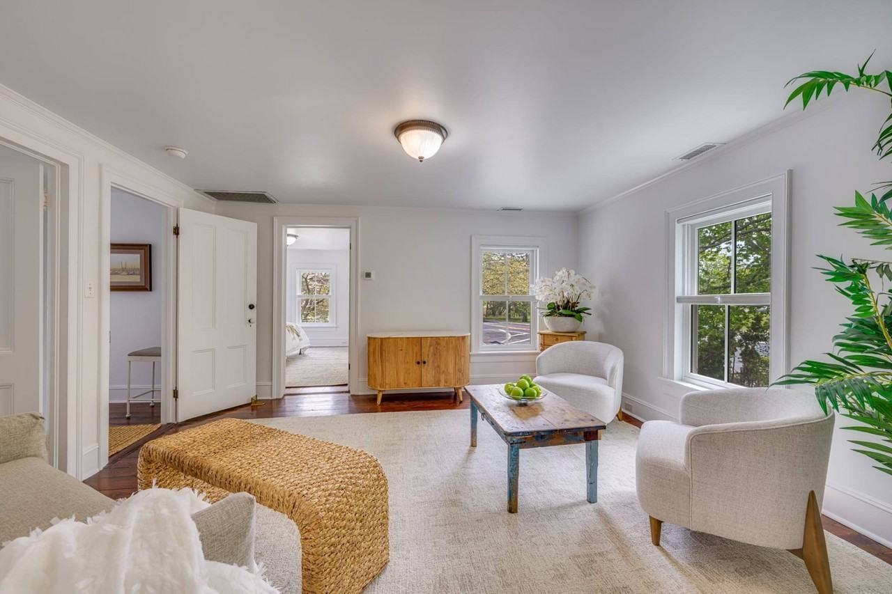 364B Main St - Photo 4 of 17