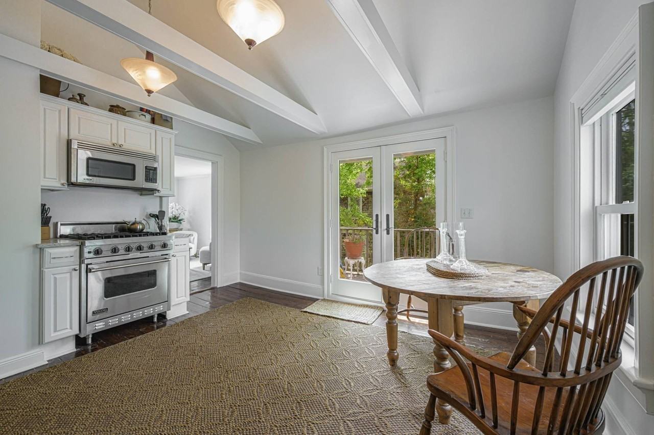 364B Main St - Photo 7 of 17
