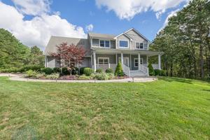 featured image of 18 Lakeside Ln