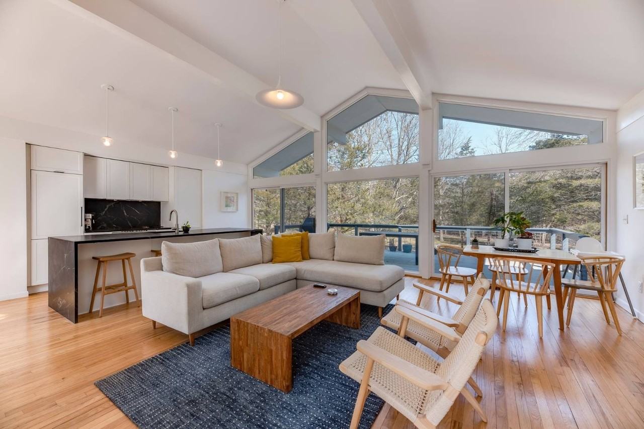 68 Springy Banks Rd - Photo 3 of 22