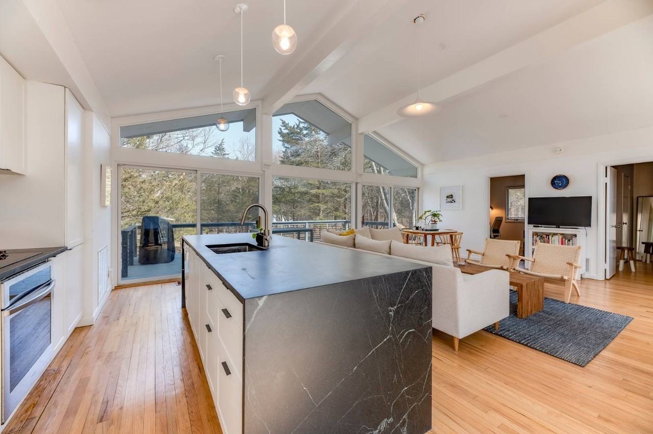 68 Springy Banks Rd - Photo 4 of 22