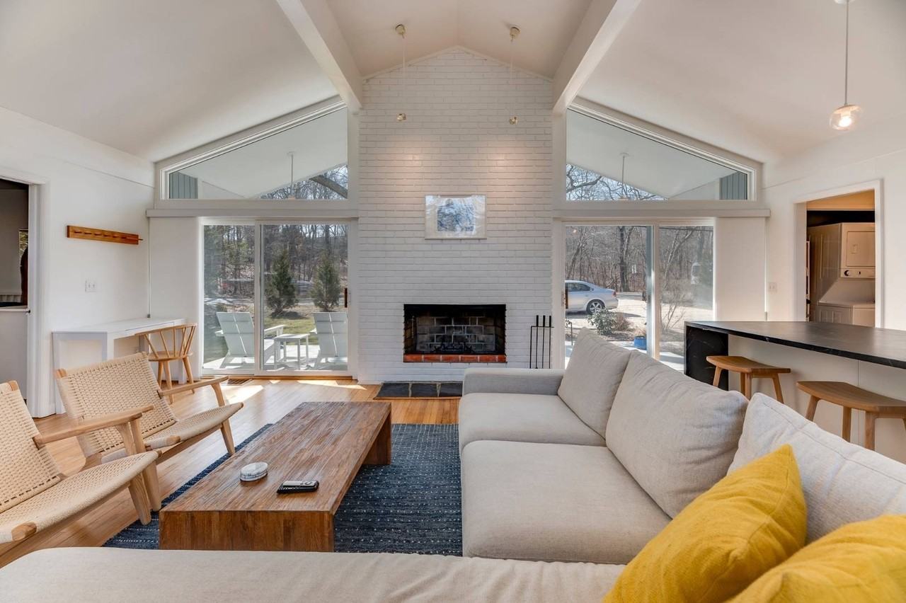 68 Springy Banks Rd - Photo 6 of 22