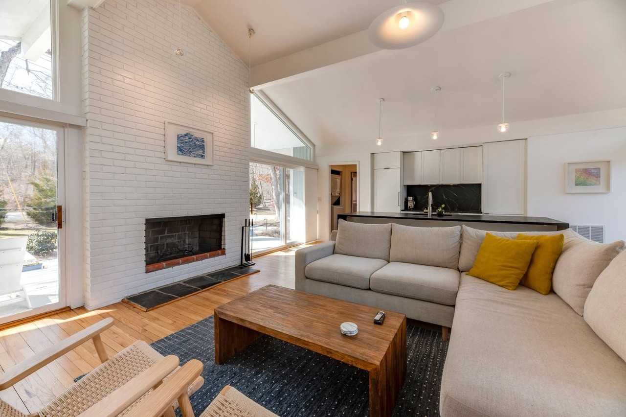 68 Springy Banks Rd - Photo 7 of 22