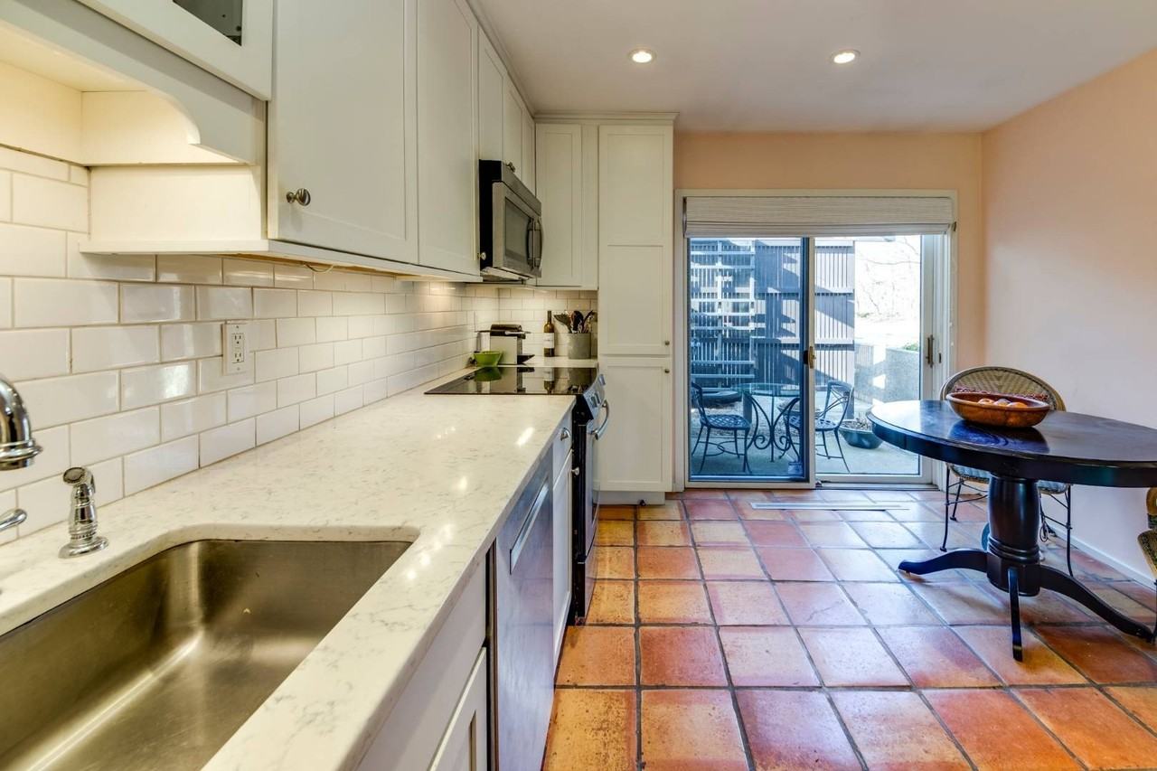 12 Bridlerun Ct - Photo 6 of 18