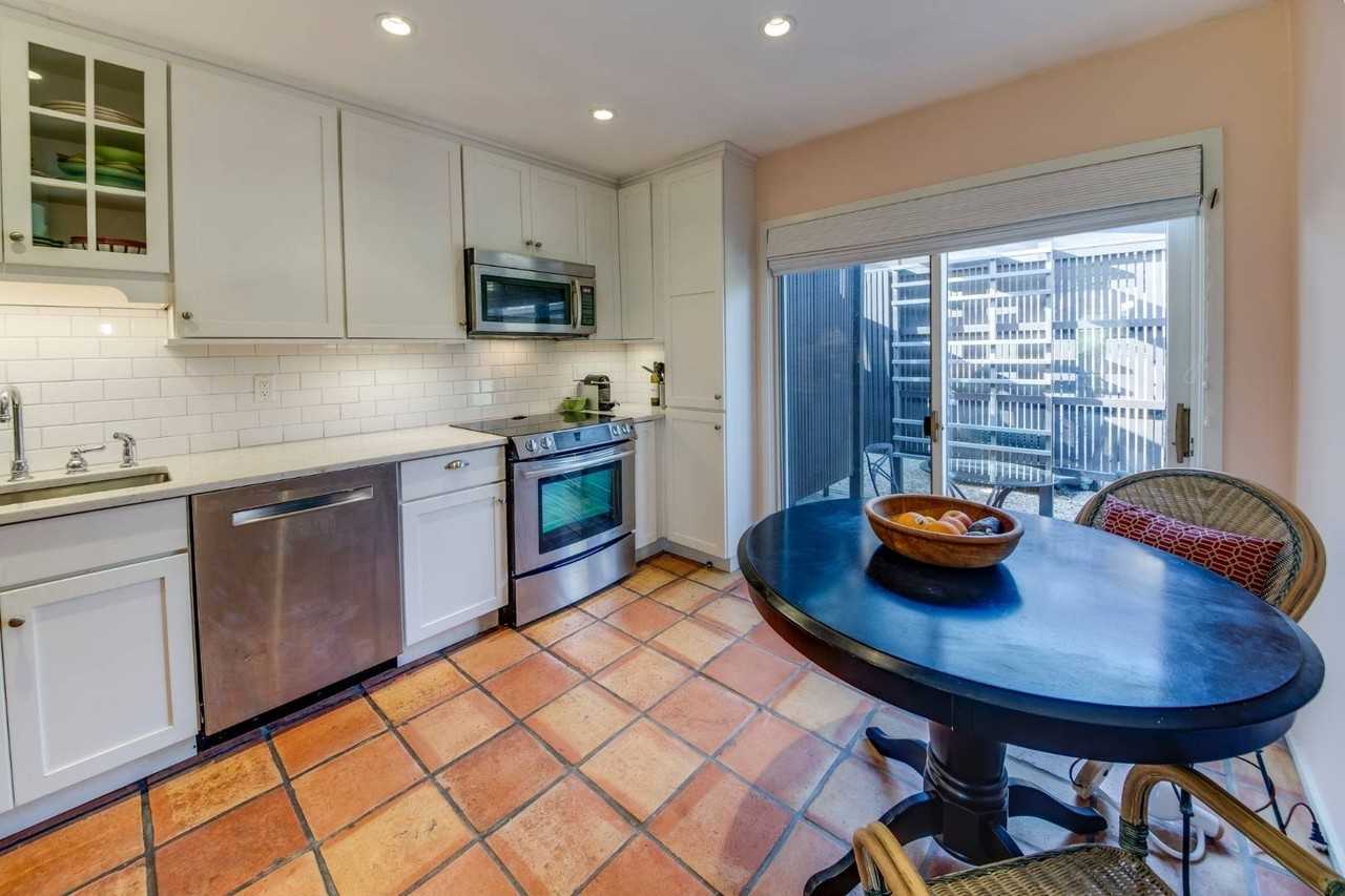 12 Bridlerun Ct - Photo 7 of 18