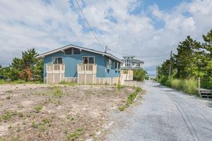featured image of 826 Dune Rd