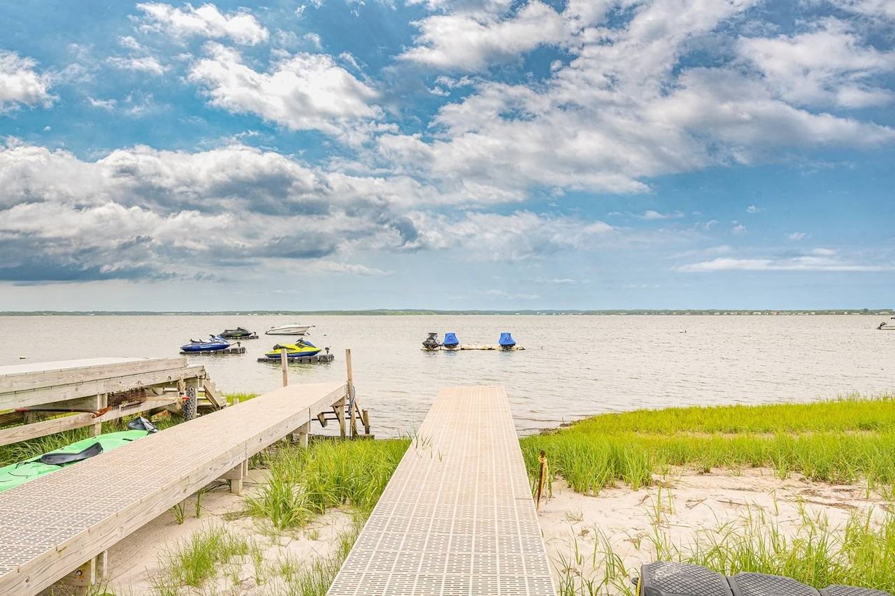 826 Dune Rd - Photo 4 of 20
