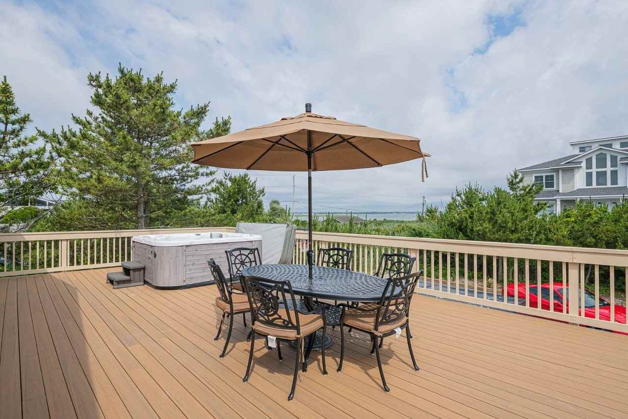 826 Dune Rd - Photo 7 of 20