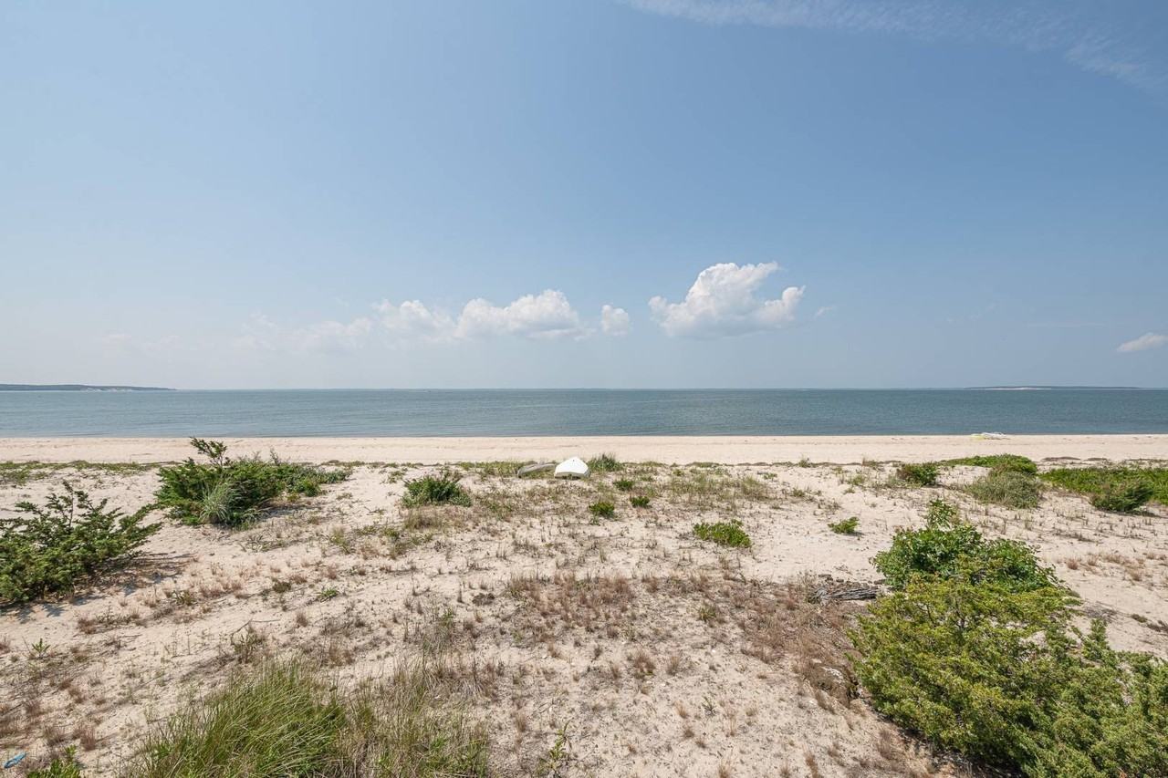 105 Cold Spring Point Rd - Photo 2 of 23