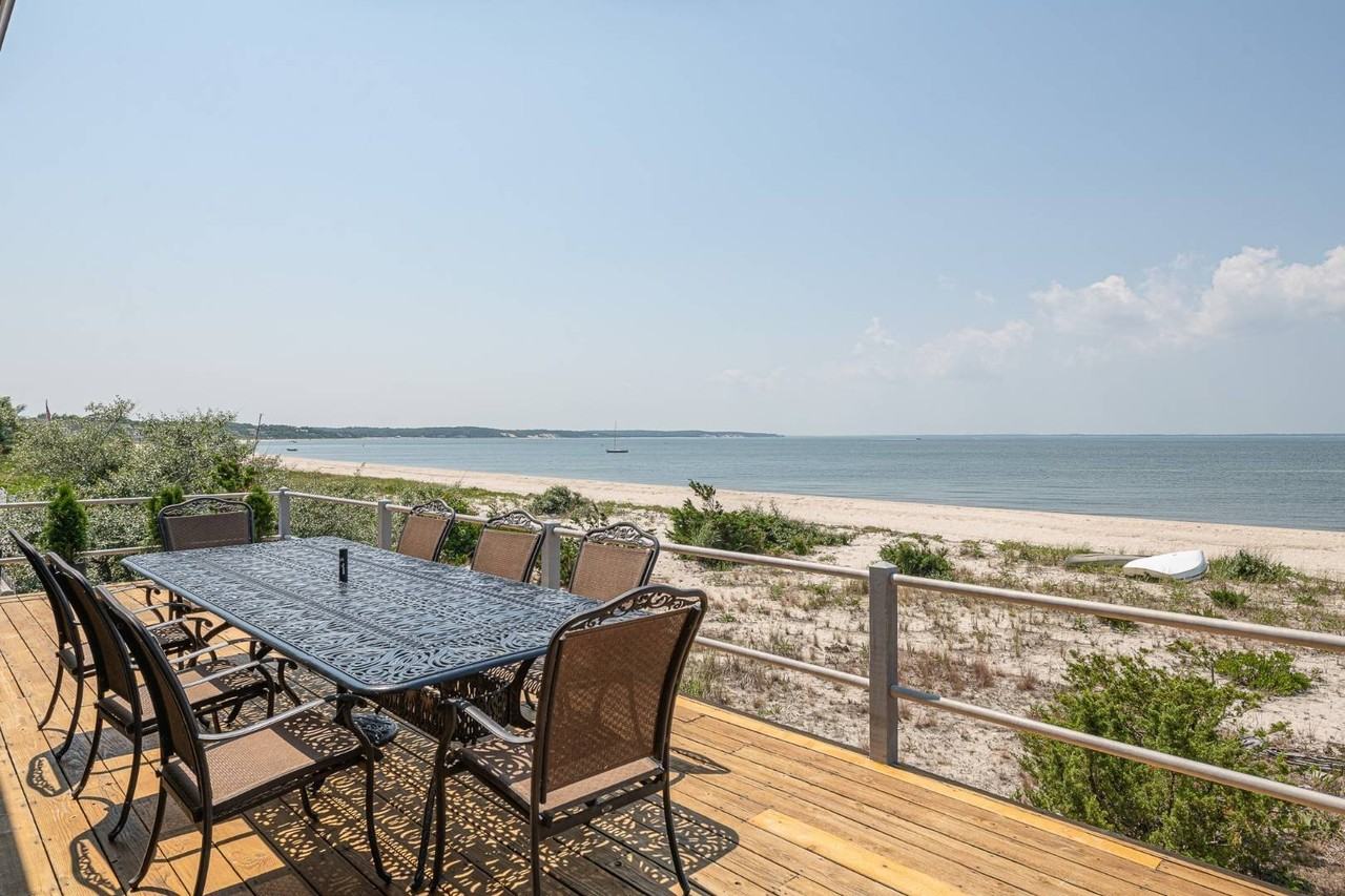 105 Cold Spring Point Rd - Photo 3 of 23