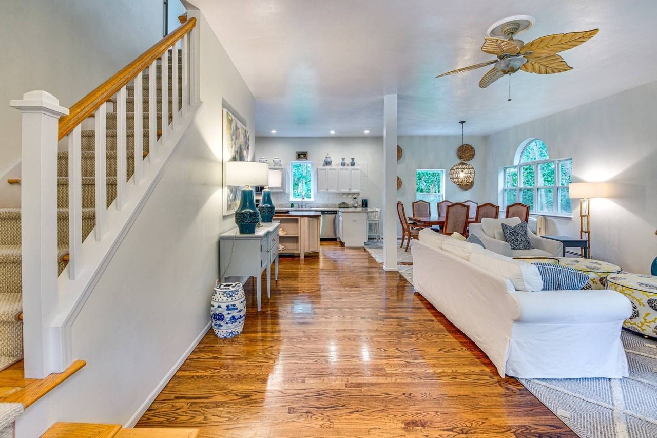 24 Blue Jay Way - Photo 3 of 23