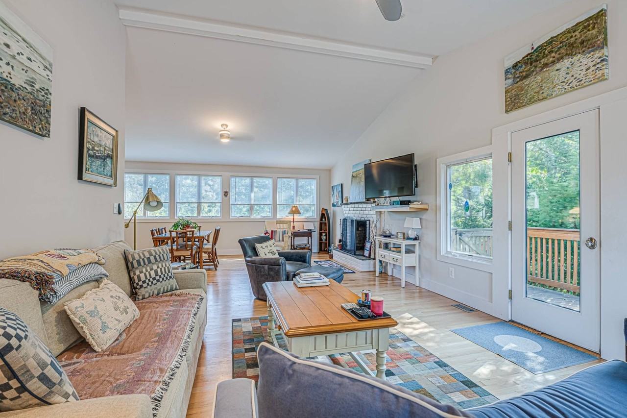 23 Old Canoe Place Rd - Photo 6 of 20