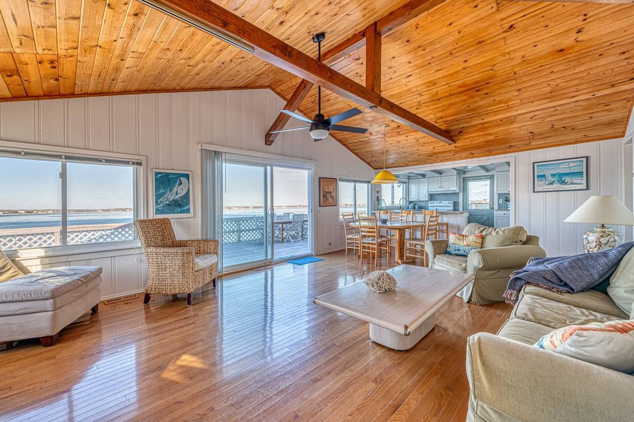 106 Harbor Rd - Photo 2 of 12