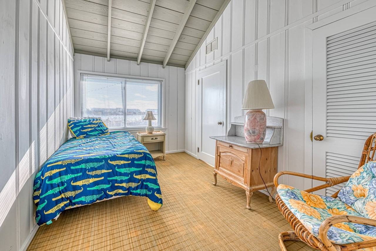 106 Harbor Rd - Photo 5 of 12