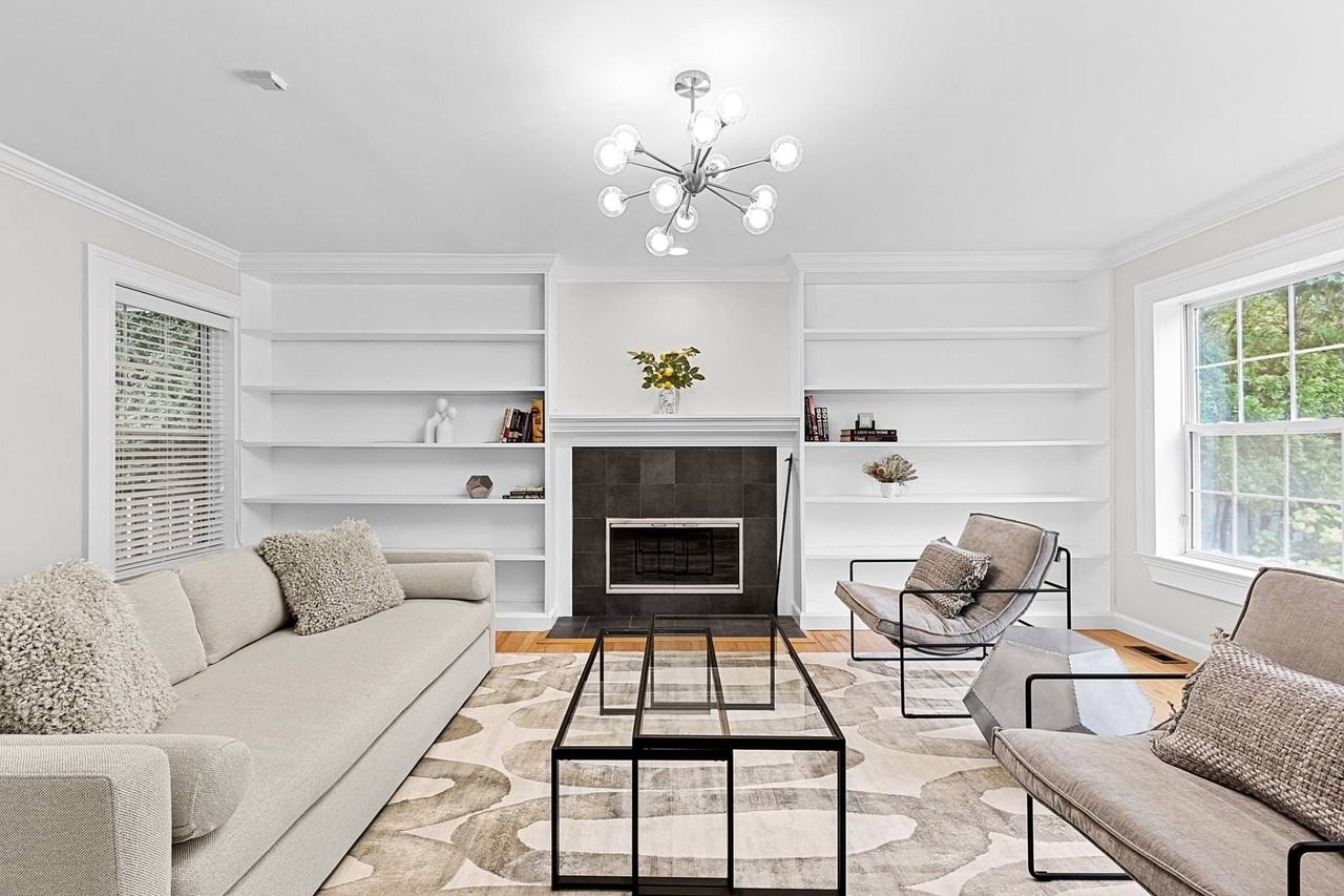 26 Squires Ave - Photo 3 of 28