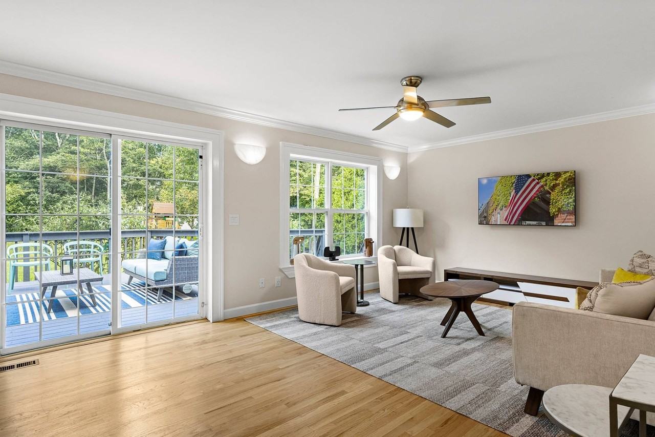 26 Squires Ave - Photo 6 of 28