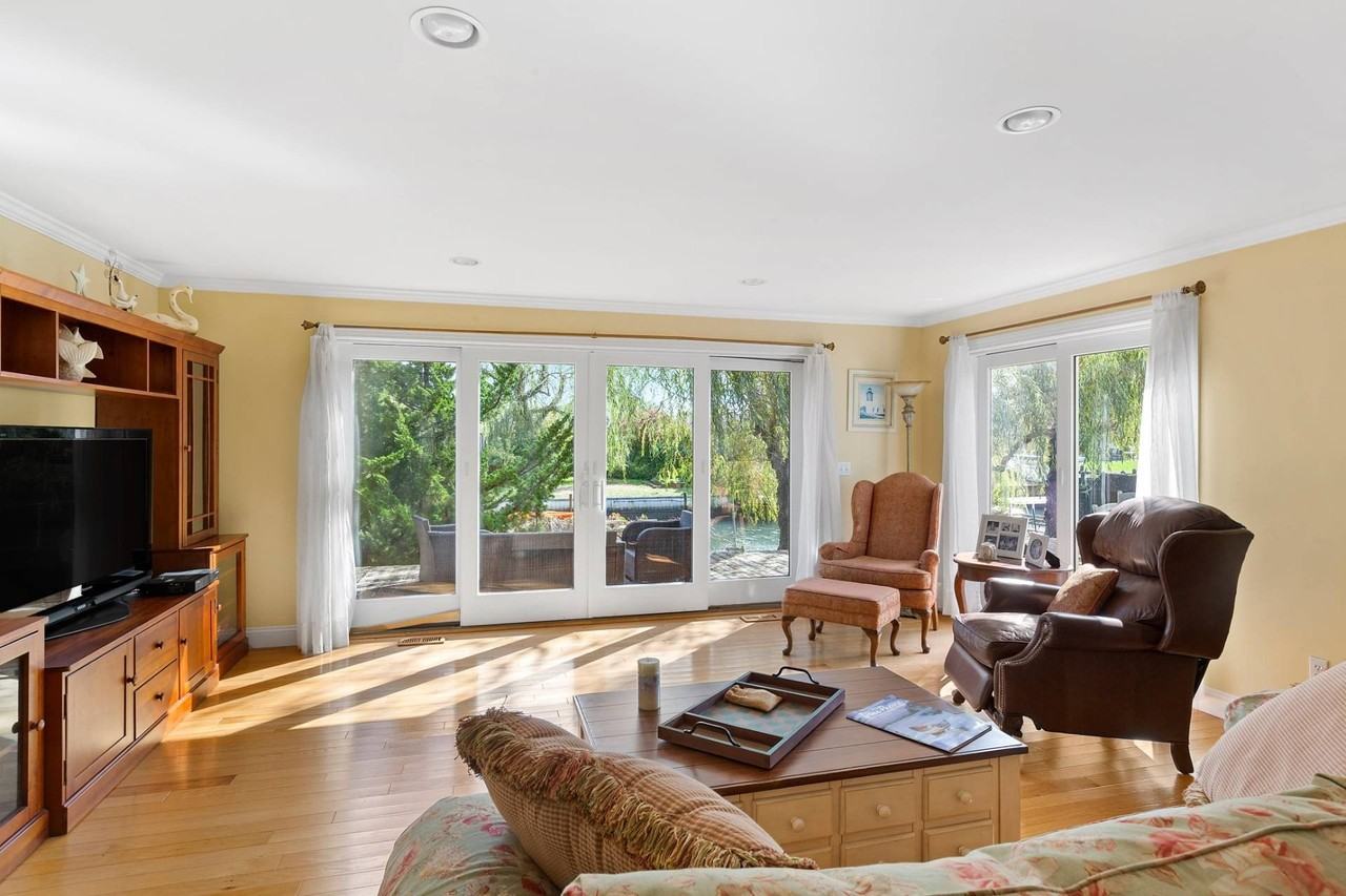 23 Whiting Rd - Photo 3 of 21