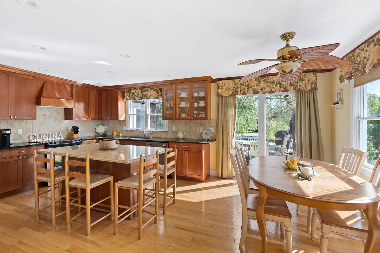 23 Whiting Rd - Photo 4 of 21