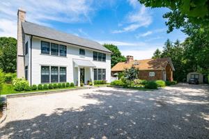 featured image of 8 Cove Ave E