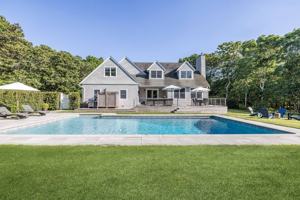 featured image of 10 Knoll Ln