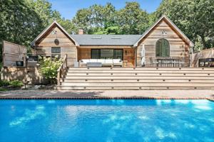 featured image of 40 Wooded Oak Ln